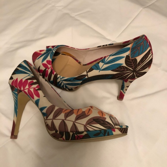 Suzy Shier Multi color shoes - Picture 2 of 2